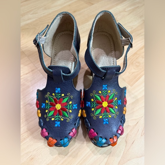 Women's Embroidered Mexican Leather Heel Sandals - Blue Size 6 🌺 - Picture 4 of 9